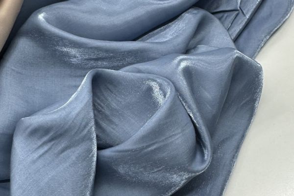 Плательная вискоза Дана Голубая с небольшим блеском летящая, 80 г/м², ширина 150 см